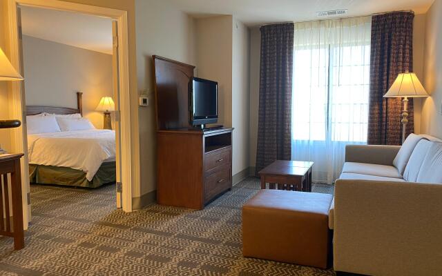 Staybridge Suites Milwaukee West-Oconomowoc, an IHG Hotel