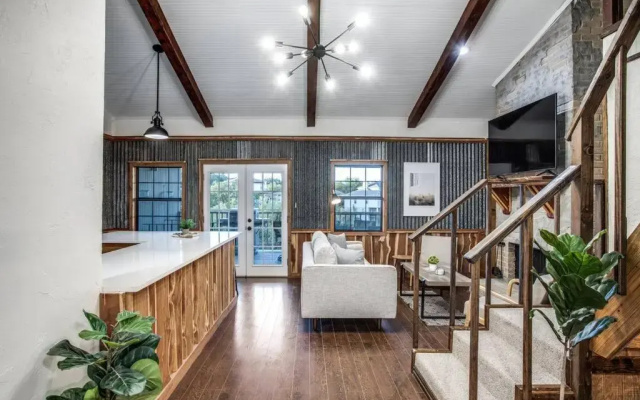 Renovated Waterfront w Dock, Sleeps 11
