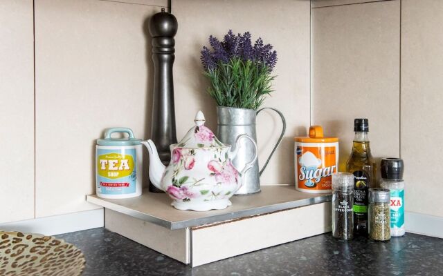 Cosy 2BR Home, 5 Minutes From Edinburgh Waverley!