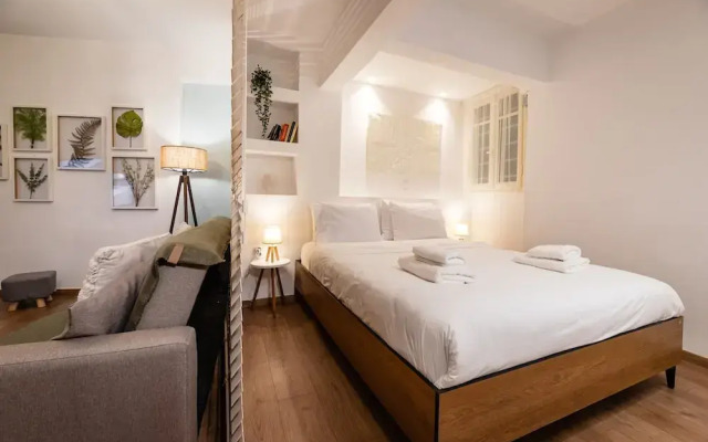 Quiet Apartment With a Garden at Exarcheia