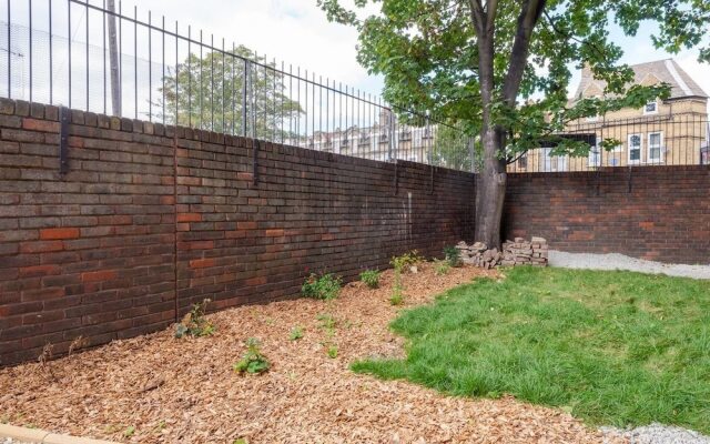 Stunning 2BR Flat Near Burgess Park W/garden