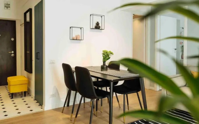 Bright 2BR Apartment - Top Location - City Balcony