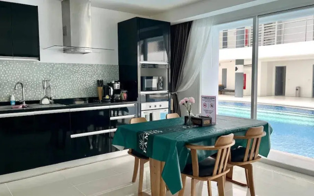 B12a Pool Access Partial Seaview 2brs 1bath Karon