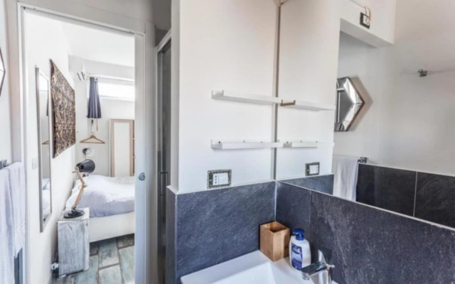 Azzarita in Bologna With 1 Bedrooms and 1 Bathrooms