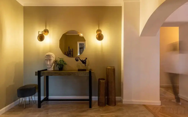 Bagheera and Mowgli in Bucure ti