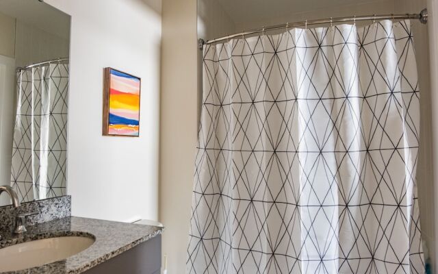 Centrally Located 1 BR and 2 BR Apts with Balcony by Frontdesk