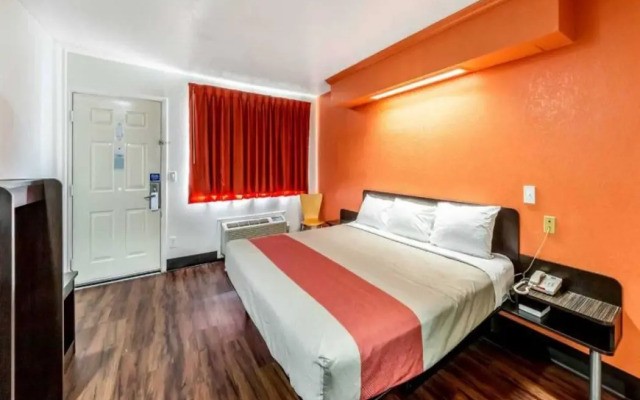 Motel 6 San Antonio, Tx - Frost Bank Center