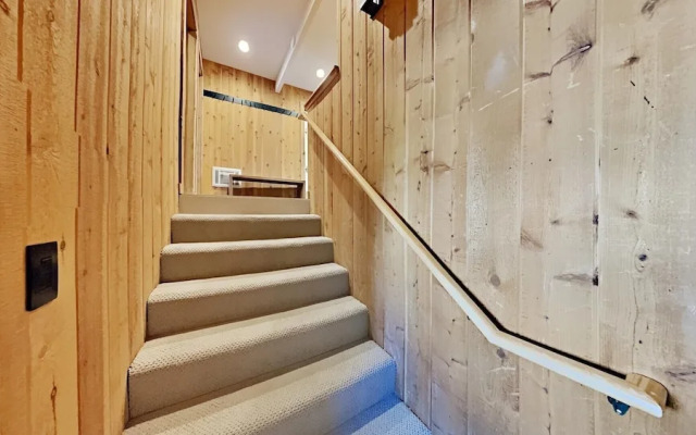 Beautifully remodeled 3 Bedroom Condo