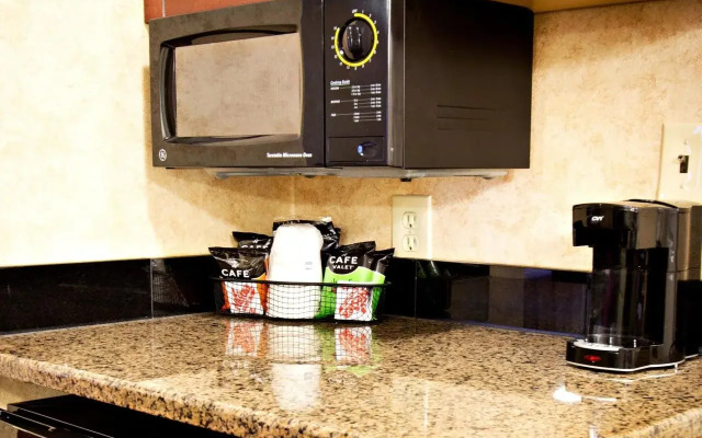 Best Western Plus Weston Inn