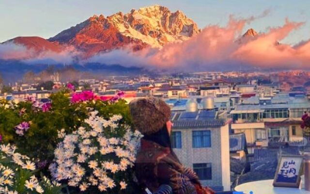 Date jade dragon snow mountain view guest house