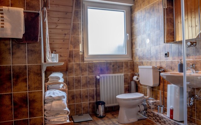 Helles Apartment mit eigenem Stellplatz