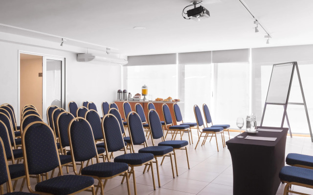Real Colonia Hotel & Suites