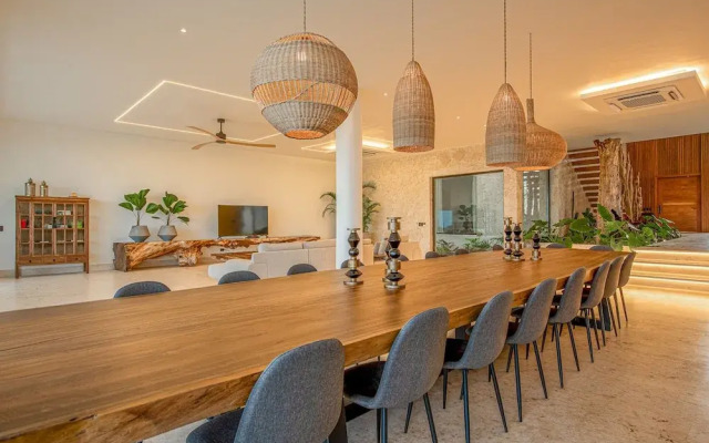 7-br Luxury Beachfront Paradise With Ocean Views