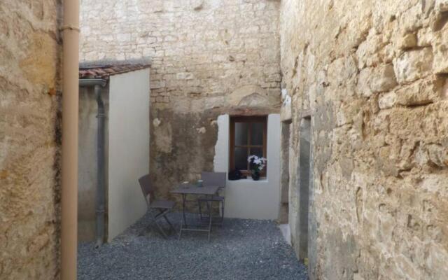 Studio Neuf avec courette privative