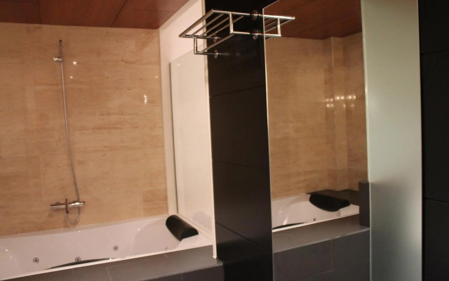 Escuderos Hotel Cruz