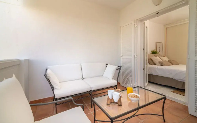 Whispering Palms Apartment