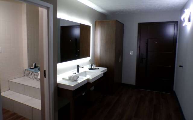 Luxor Inn & Suites, a Travelodge by Wyndham