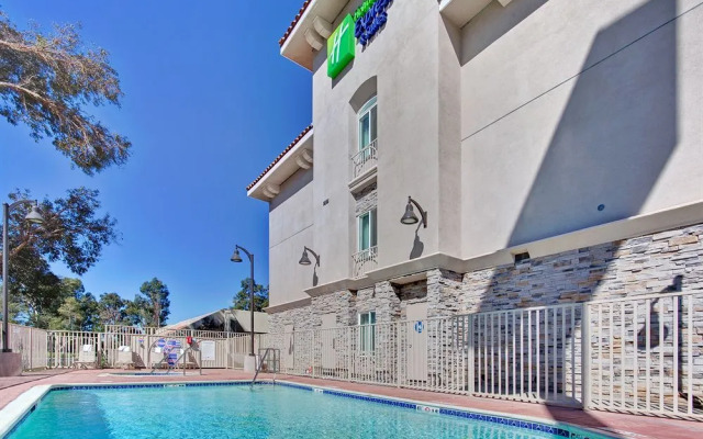 Holiday Inn Express Banning