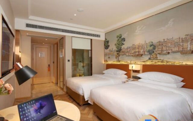 Vienna Hotel (Kaizhou Hanfeng Lake)
