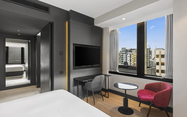 Radisson RED Auckland – Guest Rooms – Auckland