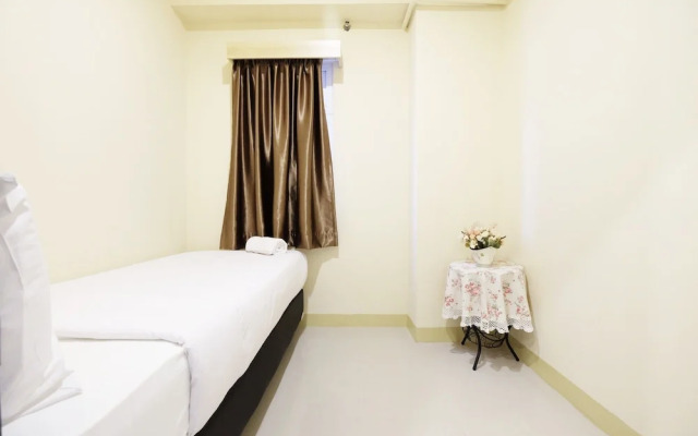 Clean And Tidy Green Pramuka Apartement