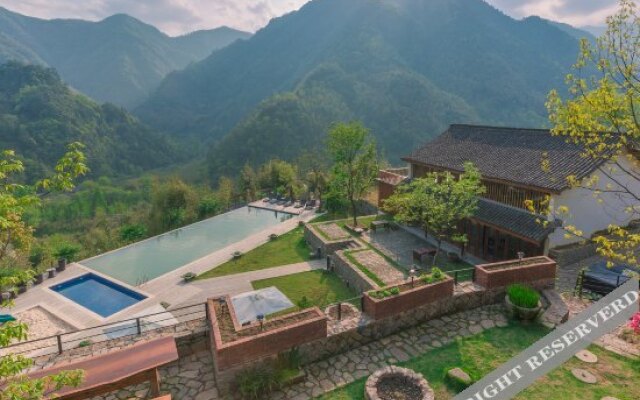 One Mountain Nine Houses