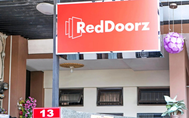 RedDoorz Plus near Isola UPI