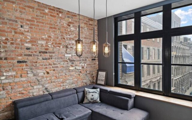 Old Montreal Street View 2BR Loft Hotel