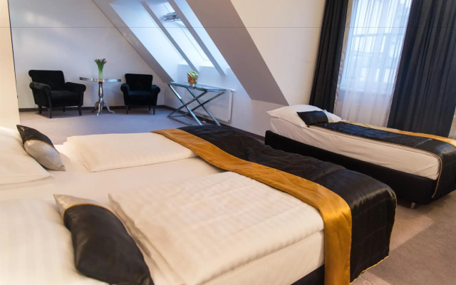 Elaya  Vienna City West