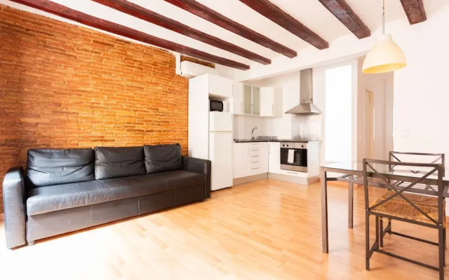 Old Town Apartment With Balcony And Wifi