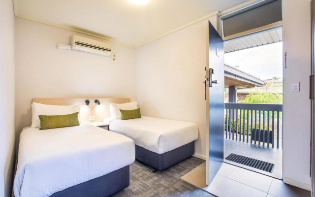 Shoppingtown Hotel – Guest Rooms – Melbourne