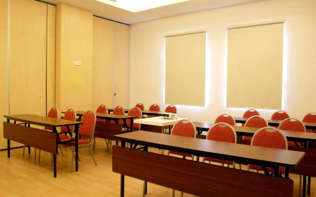 Zest Jemursari by Swiss-Belhotel International