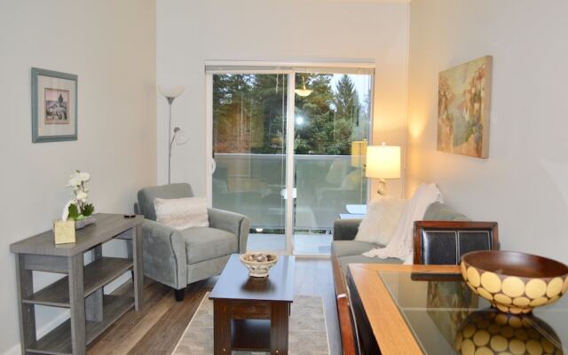 Cozy Creekside Renovated Condo