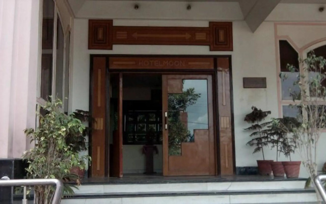 Hotel Moon