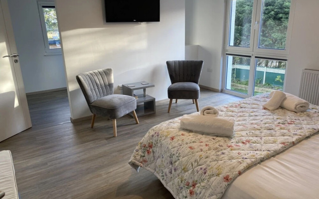 Remarkable 4-bed House in St Minver, Rock