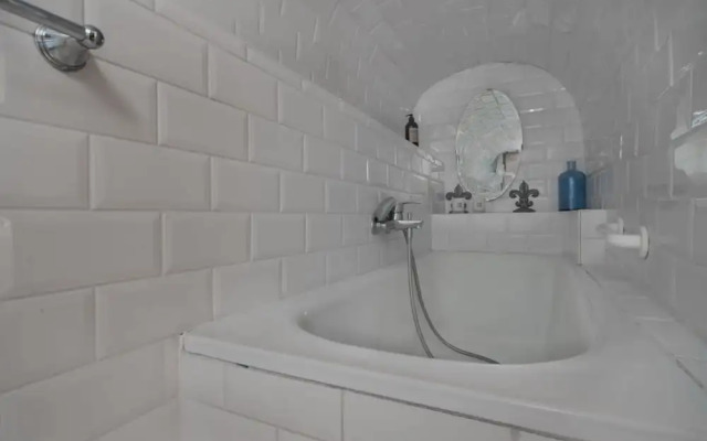 Classy Bourgeois Chic 2 Bedroom Apt in Le Marais