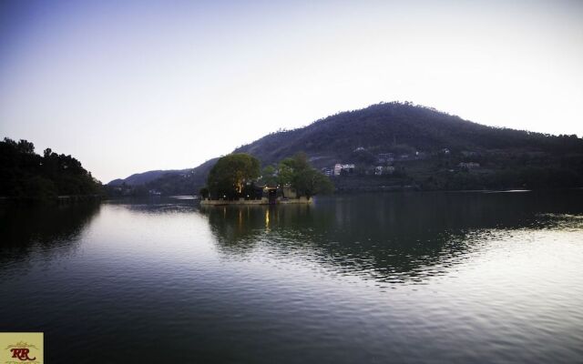 Royal Rosette Lake View Boutique Hotel
