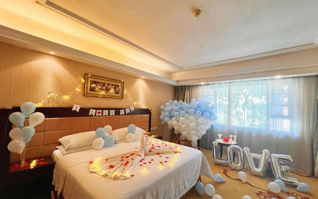 Vienna International Hotel（Guangxi Guilin Yangsuo West Street and Ten-mile Gallery）