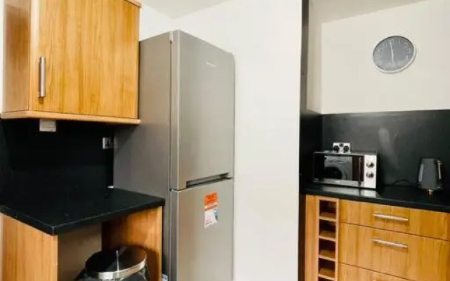 Mayfair Place - Cosy 3 Bedroom House with Free Parking