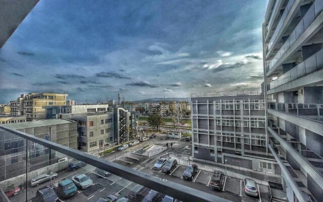 Q Apartaments near Palas Mall