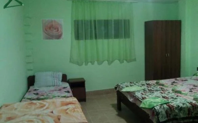 Roza Guest House