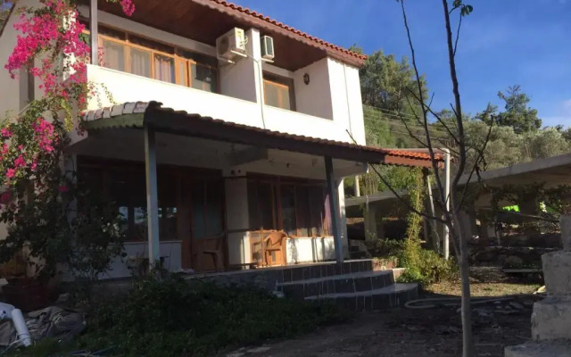 Yakamoz Pansiyon Mazı