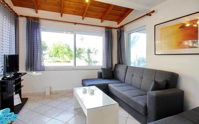 Rouladina Apt 4 in Stalos