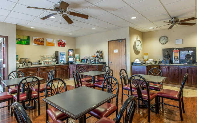 Comfort Inn & Suites Near University of Wyoming