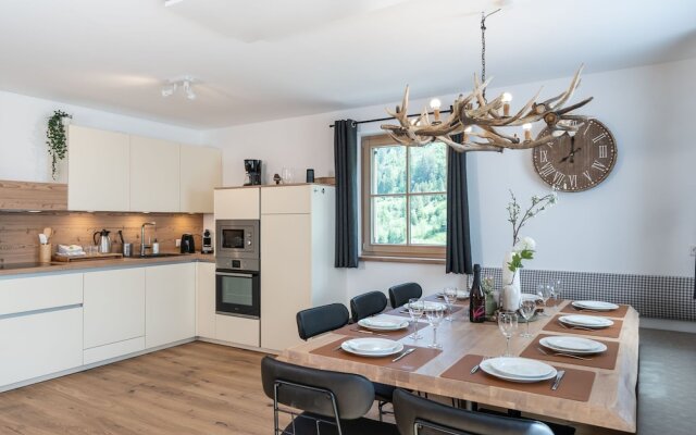 Detached Chalet w Combi Sauna, Near Ski Lift, Haus Liene