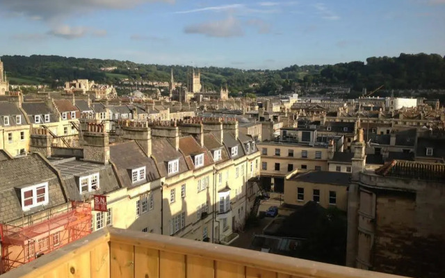 Bath Roof Terrace Apartment, City Centre, Sleeps 8
