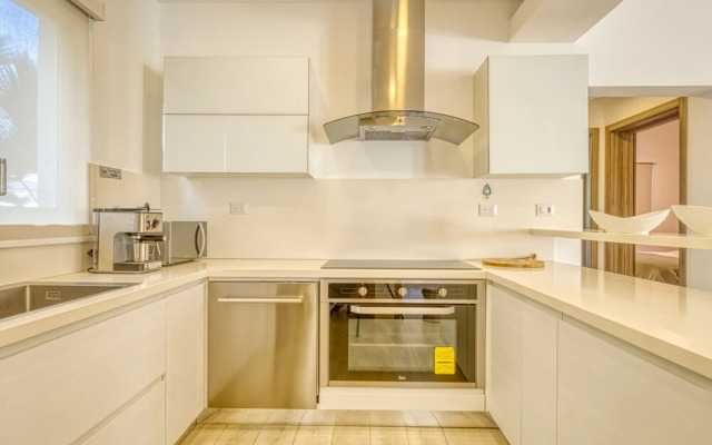 Unique Modern Condo with Beach Access