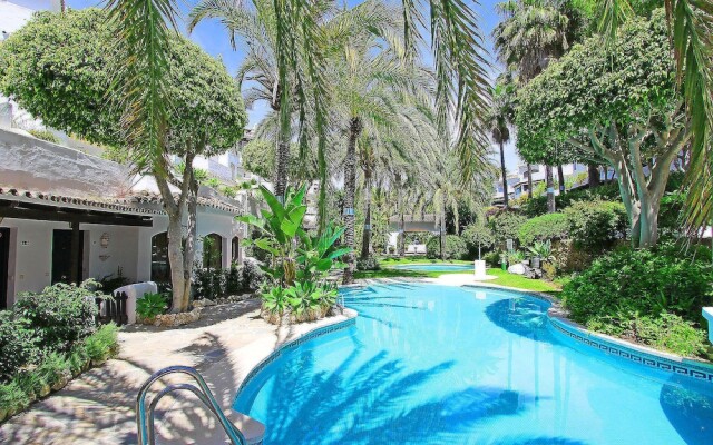 1155 Beachfront 3 Apartments 70 Mtr Golden Beach 7Bedroom 3Pool