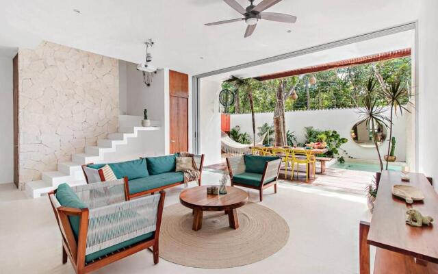 Villa Ujo 100 mb WiFi 2 Private Pools