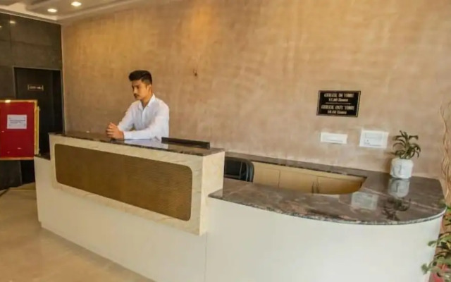 Hotel Aarunya Royale